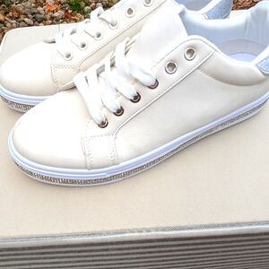 NWOT GND White Faux Leather Glitter edge sneakers Sz 10